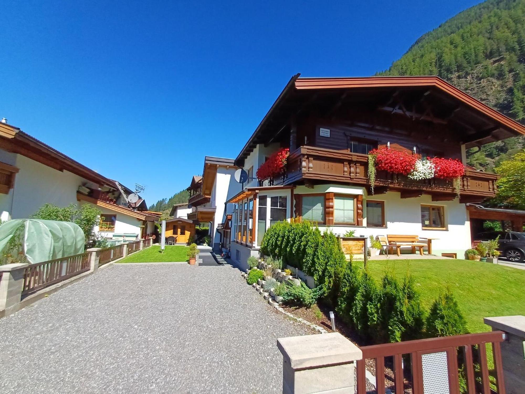 Modern Apartment In Langenfeld Near Ski Area Екстериор снимка