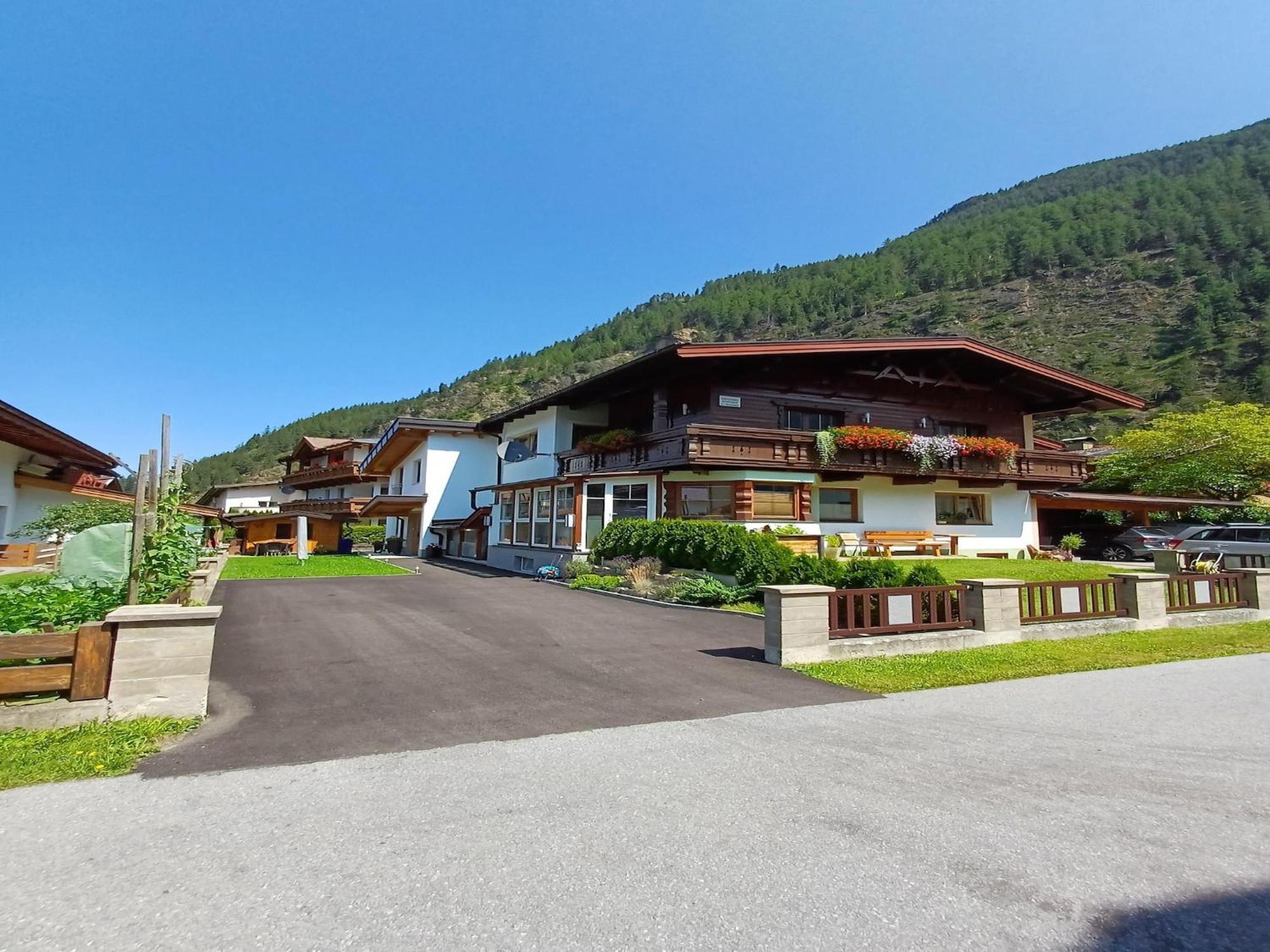 Modern Apartment In Langenfeld Near Ski Area Екстериор снимка